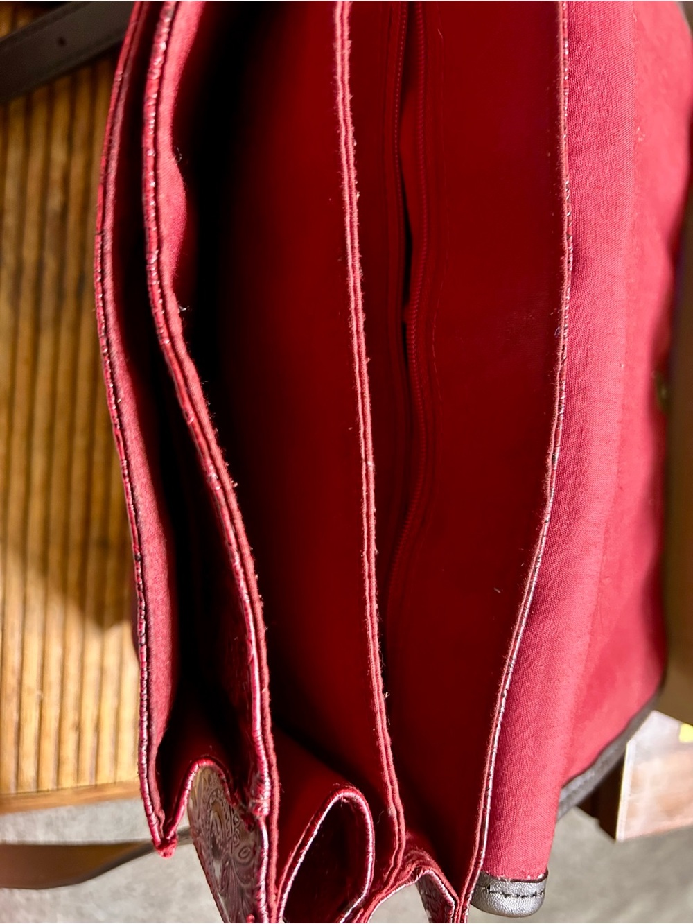 Relic Fossil Embossed Leather Shoulder Bag❤️🔥 - Picture 12 of 16